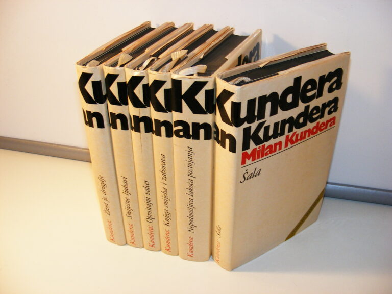 Milan Kundera Sabrana Djela 1-6 komplet -šala -smiješne ljubavi -život je drugdje -oproštajni valcer -knjiga smijeha i zaborava -nepodnošljiva lakoća postojanja Veselin Masleša, Sarajevo 1984. tvrd povez, zaštitni omot. Stanje: Veoma dobro.