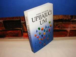 UPIJAJUĆI UM Marija Montesori