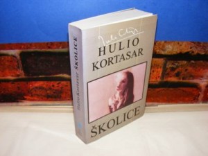 ŠKOLICE Hulio Kortasar