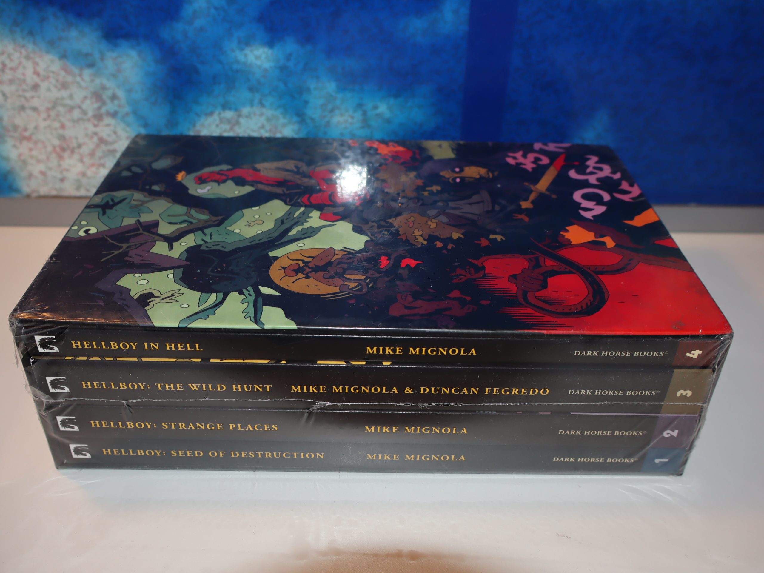 COLLECTING HELLBOY OMNIBUS VOLUMES 1-4